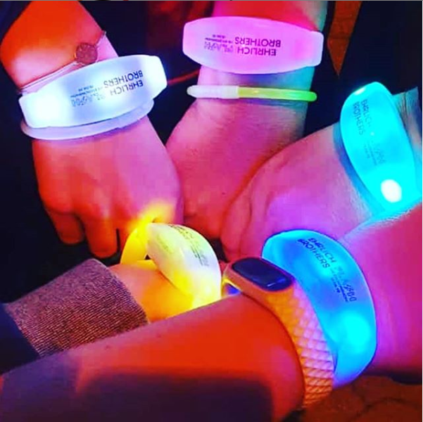 CrowdLED's tweet photo. Last Saturday we had a blast with @EhrlichBrothers in Düsseldorf! ⚡ Proud to take part in such an amazing show! 🤩
#EhrlichBrothers #magician #flash #düsseldorf #ledwristbands #crowdled https://t.co/olSctb1dBx
