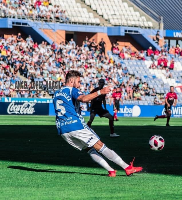 IvanGonzalezL5's tweet photo. Este mensaje es para vosotros AFICION, Gracias por sentirme partícipe de vuestros colores,sentimiento y valores de defender a capa y espada nuestro histórico club,nos vemos pronto y no olvidéis que sois los mejores🔵⚪🔵 DECANO DE MI ALMA❤❤ https://t.co/VPIUDHlOh7