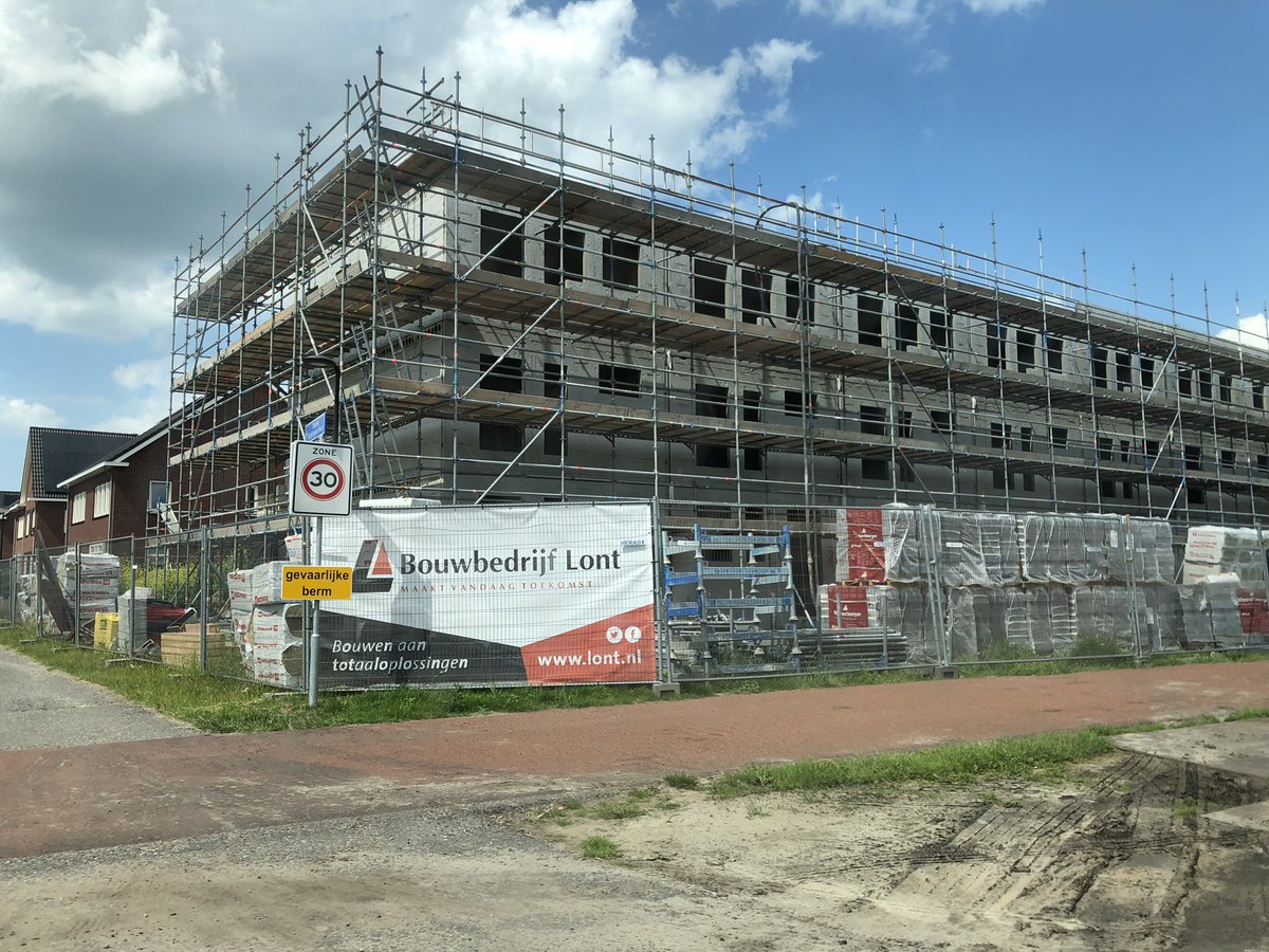 jetzelont's tweet photo. Een Prefab garagevloer wordt toegepast bij 19 woningen te Heerenveen. Kwaliteitβ¬οΈ + Doorlooptijdβ¬οΈ door #Fastfloor van @IJB_Groep https://t.co/RvXR7WBGVv
