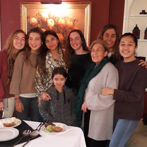 LcrowCrow's tweet photo. Clare ‘21 spent the weekend getting to know her host sister’s extended family in Chile 🇨🇱 #wearesacredheart #ashrosarytravel #exchange #globalcitizens #intercambio #familia https://t.co/h5gYHSn7qd https://t.co/UuPwipf1ul