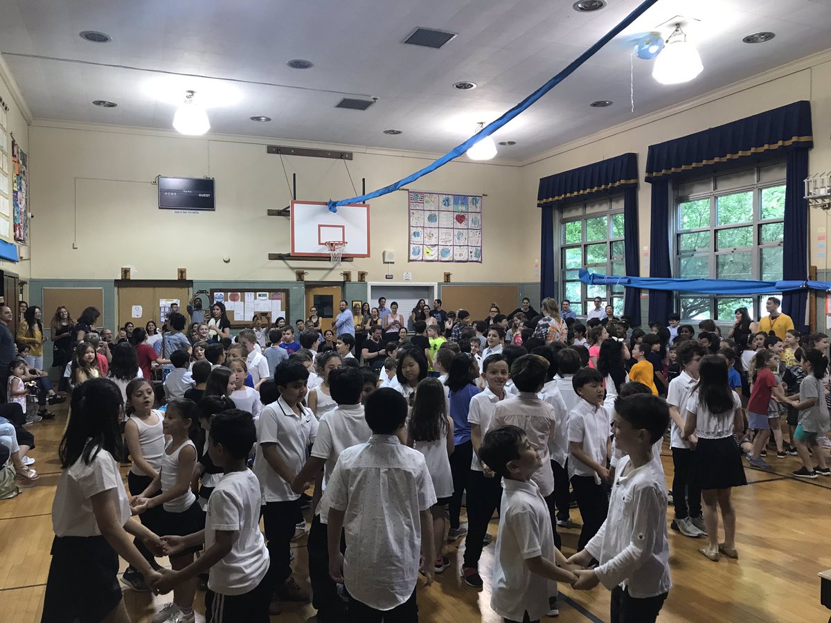 TenaflySmith's tweet photo. Amazing grade 2 recorder concert at Smith! Congrats, Mr. Ahramjian! https://t.co/cKM1Hdm17E