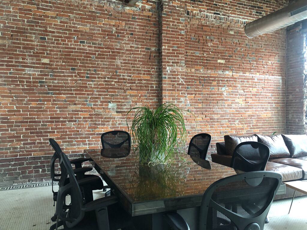 OnceFilms's tweet photo. It’s starting to look more like our new home! Even Kylie thinks so! #movingin #movingon #newspace #ThisIsOnce @MidtownAlley https://t.co/hH67U5RJbc
