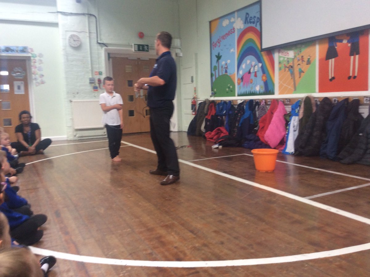 KearsleyStJohns's tweet photo. Thank you Bolton Healthy Schools, a fabulous assembly on resilience. Children enjoyed discussing how perseverance and team work helps us achieve. https://t.co/PIOp3z95uD