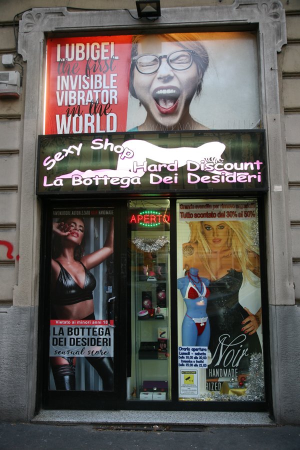 LSexyshop's tweet photo. #LaBottegaDeiDesideri #SexyShop
#MilanoViaCenisio37Tel3806576219
#LuganoViaZurigo11Tel0919721680
@TopaxFilm https://t.co/AspKBgrAT9