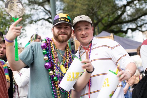 Bros Before Throws 📿🥤🧢
.
.
.
#ridetheparty #mardigras #bros #neworleans #nola #nolaphotoguild #parade #party #kreweoftucks #louisiana #rage #sizematters #carnival #goodvibes