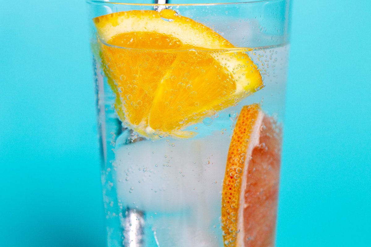 Sparkel_co's tweet photo. Mondays are better full of flavour and of course; bubbles! 
#sparkel #citrus #orange #grapefruit #sparklingwater #bubbles #monday https://t.co/zpE2ENCAMP