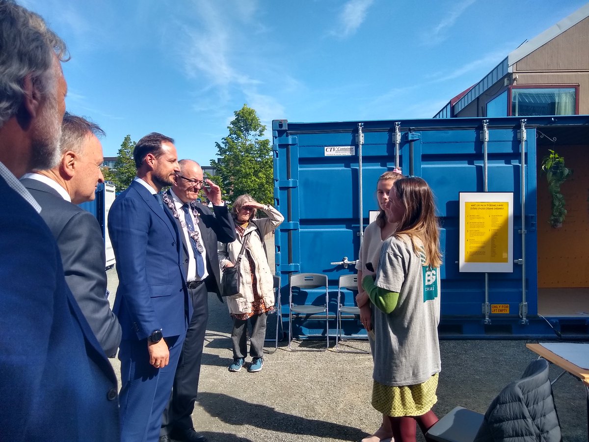 Our ESR <a href="/LucyChamberlin/">Lucy Chamberlin</a> explains her research on the future fashion consumer to <a href="/norway/">Norway News</a> Crown Prince  Håkon during <a href="/NTNU/">NTNU</a> <a href="/MSCActions/">Marie Skłodowska-Curie Actions</a> #BigChallenge2019 #CircularEconomy