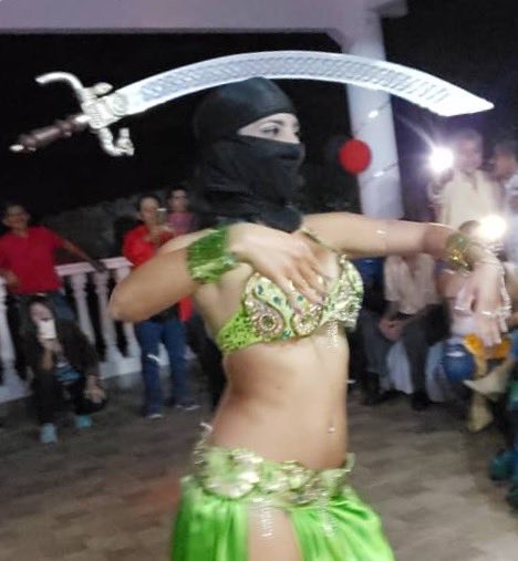 zusmarbellydanc's tweet photo. Iniciando la semana con la mejor vibra! #bellydancevezuela
#lunes #caracasvenezuela #danzarabe #danzadelvientre #bellydance https://t.co/rOXenMeES9