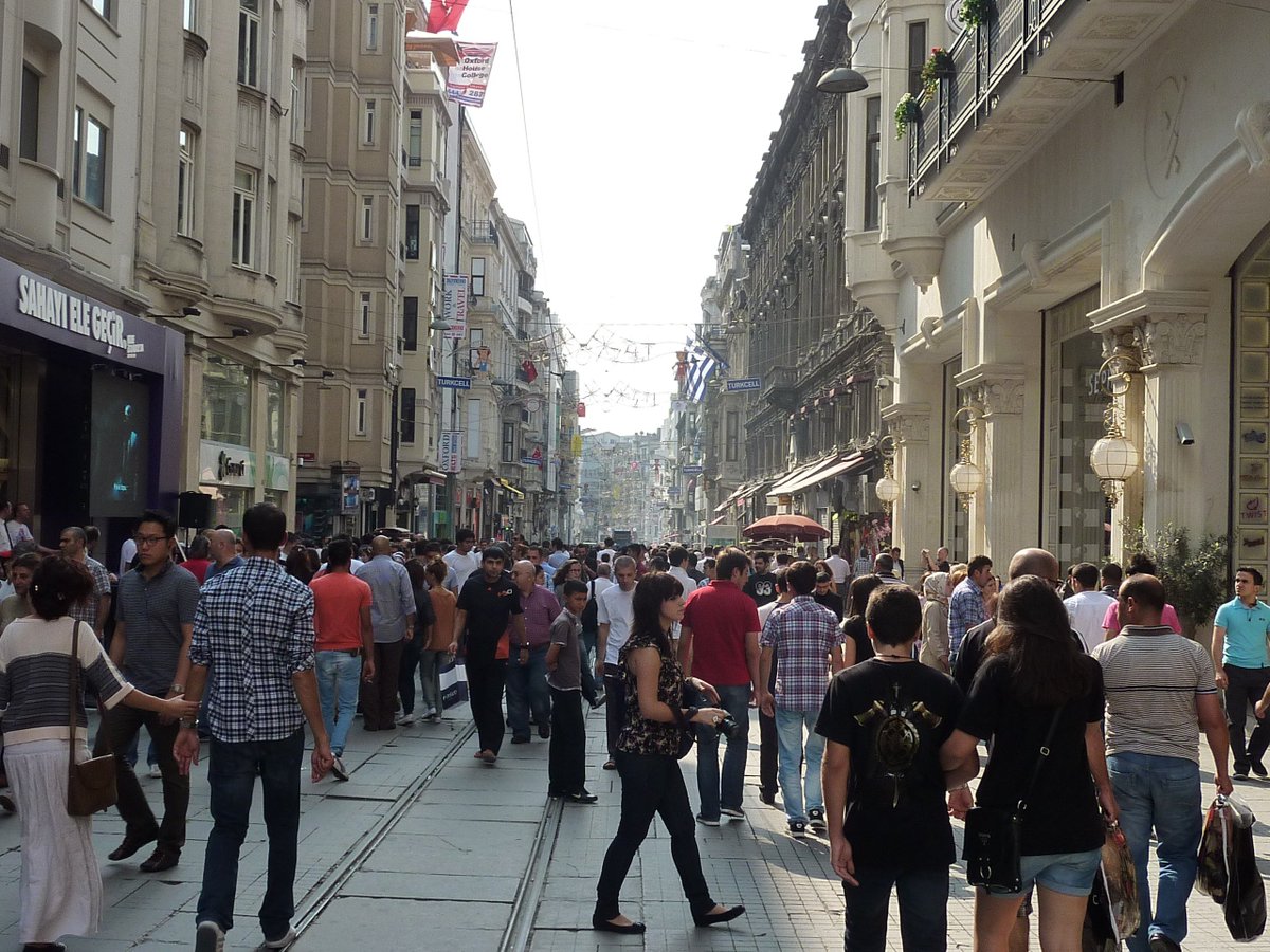 O harika vizyonun ile çektiğin fotoğrafların kaldı bize yadigâr. Anmadığımız, özlemediğimiz bir an'ımız yok. Kalbimizdeki yerin belli. Yeri dolmaz üstün insan #AkşitTogay'ın gözünden fotoğraflar 2011 🙏❤️🧡💛💚💙💜❣️
