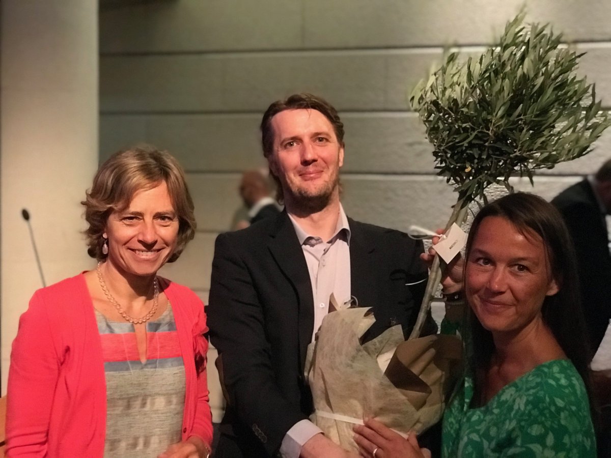 Thank you <a href="/TomasWyns/">Tomas Wyns</a> for inspiring the #Proximus Leadership Team with your talk on the transition plan for a net-zero greenhouse gas emissions Belgium in 2050. A different 2050 is feasible, economically the right choice and a better place to live #thinkpossible #signformyfuture