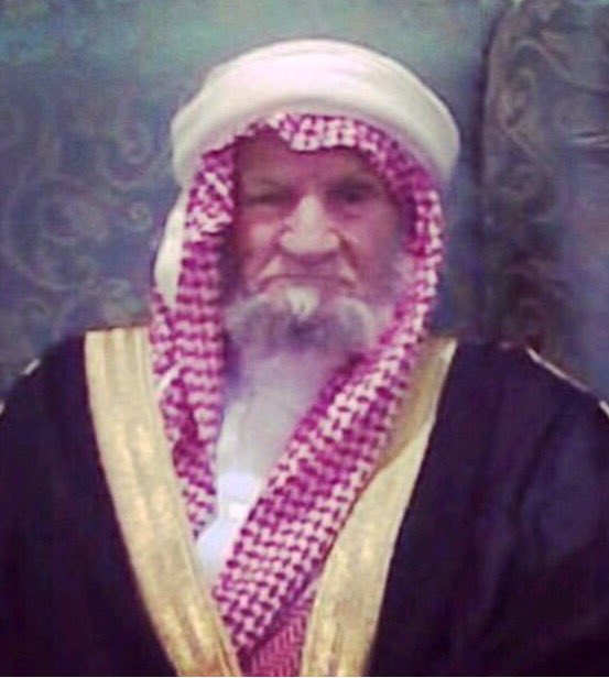 #اليوم_العالمي_للاب يقول فيه الشاعر ثواب بن حميص المشعبي..
سالم وريث المراجل واللسان الفصيح
مشوربٍ بالشكاله والفعول اعتلا
سقم المعادي احزامٍ للرفيق الجريح
لبّ المعرفة والارياء المحكمه كمّلا
ماهوب من جمة الراي المحكّم يميح
جمه رهاوي وعرفه سيّده في الملا