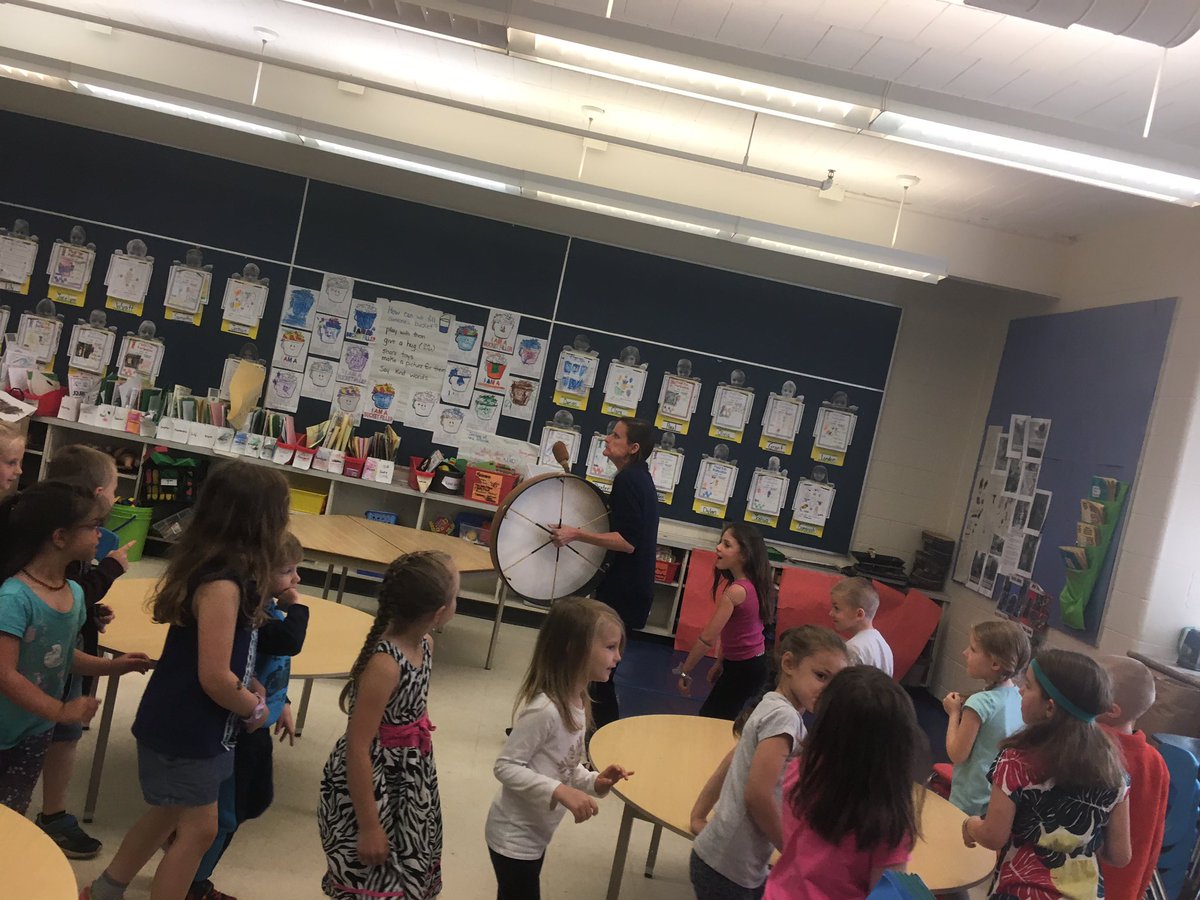 leduc_mrs's tweet photo. Learning about drums with Mrs.Nightingale this morning! @TayShoresPS #leducluffkindies @ChantalLuff https://t.co/7nKrLjDetK