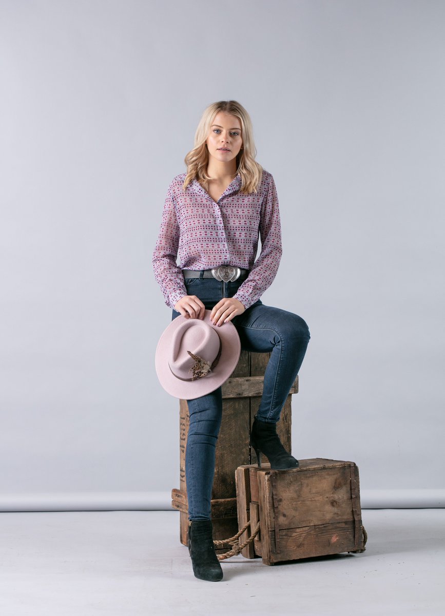 SallyLeahJ's tweet image. We look forward to seeing you at @HandGFestival &amp;amp; are pleased to announce we have a SHOW OFFER !
Find us at stand L91 &amp;amp; receive a FREE necklace
with any new collection purchase (while stocks last)
London Olympia 19-23 June
#houseandgardenfestival #spiritofsummer #showoffer