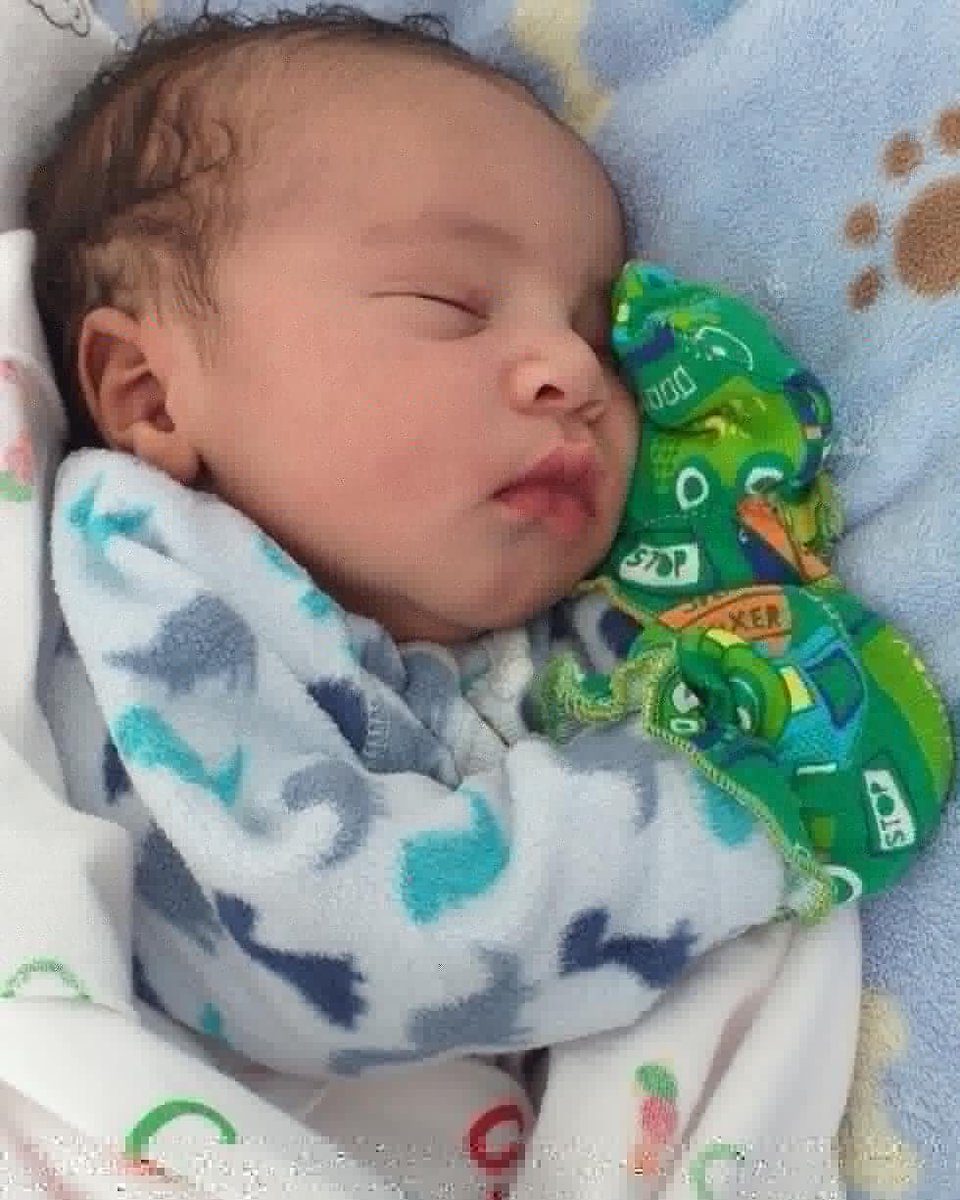 Ben_Kitili's tweet photo. Another rock for my sling..Roman Hami Kitili..named Kitili after his grandfather and great, great grandfather, Kitili wa Muthengi, a legend who had 33 wives..baby and mother are well..we thank God.. https://t.co/9arSVsGR2x