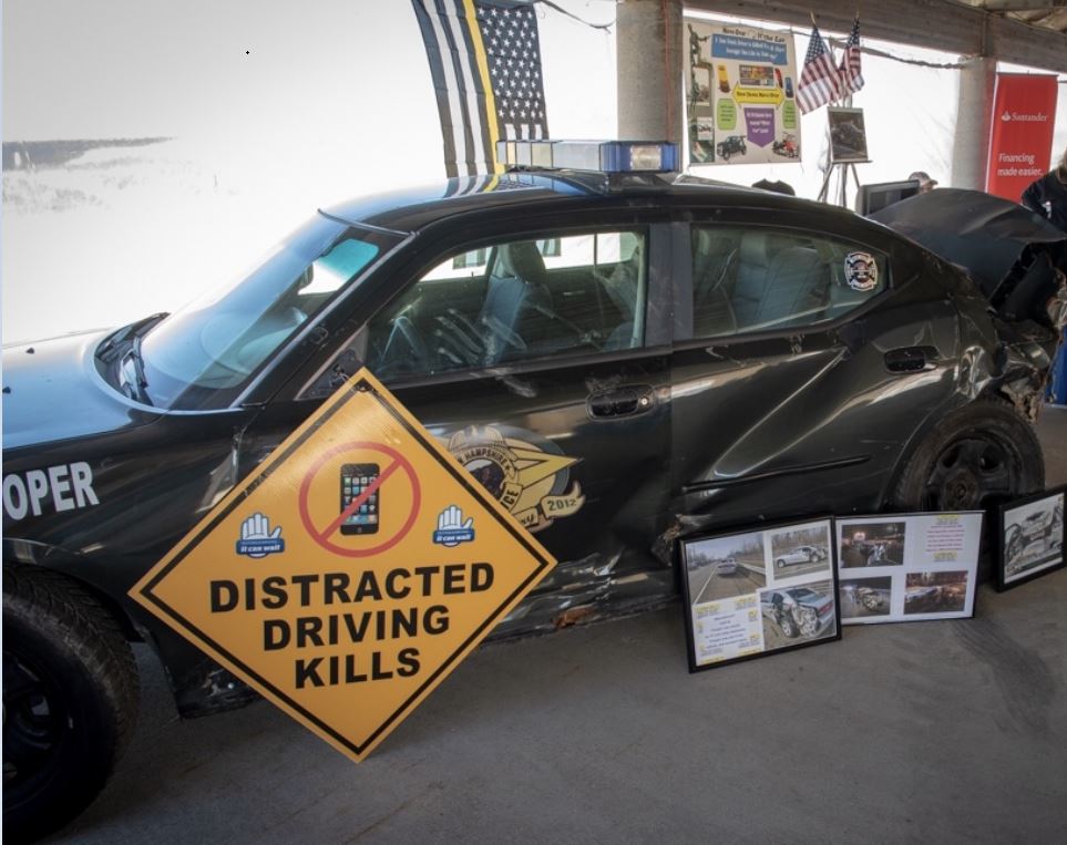 NH_StatePolice's tweet photo. 🚨 Daily Reminder - #MoveOver 

🚔___ 🚘

#NHSP #MoveOverNH #SaveALife https://t.co/EeHr6j0wYI