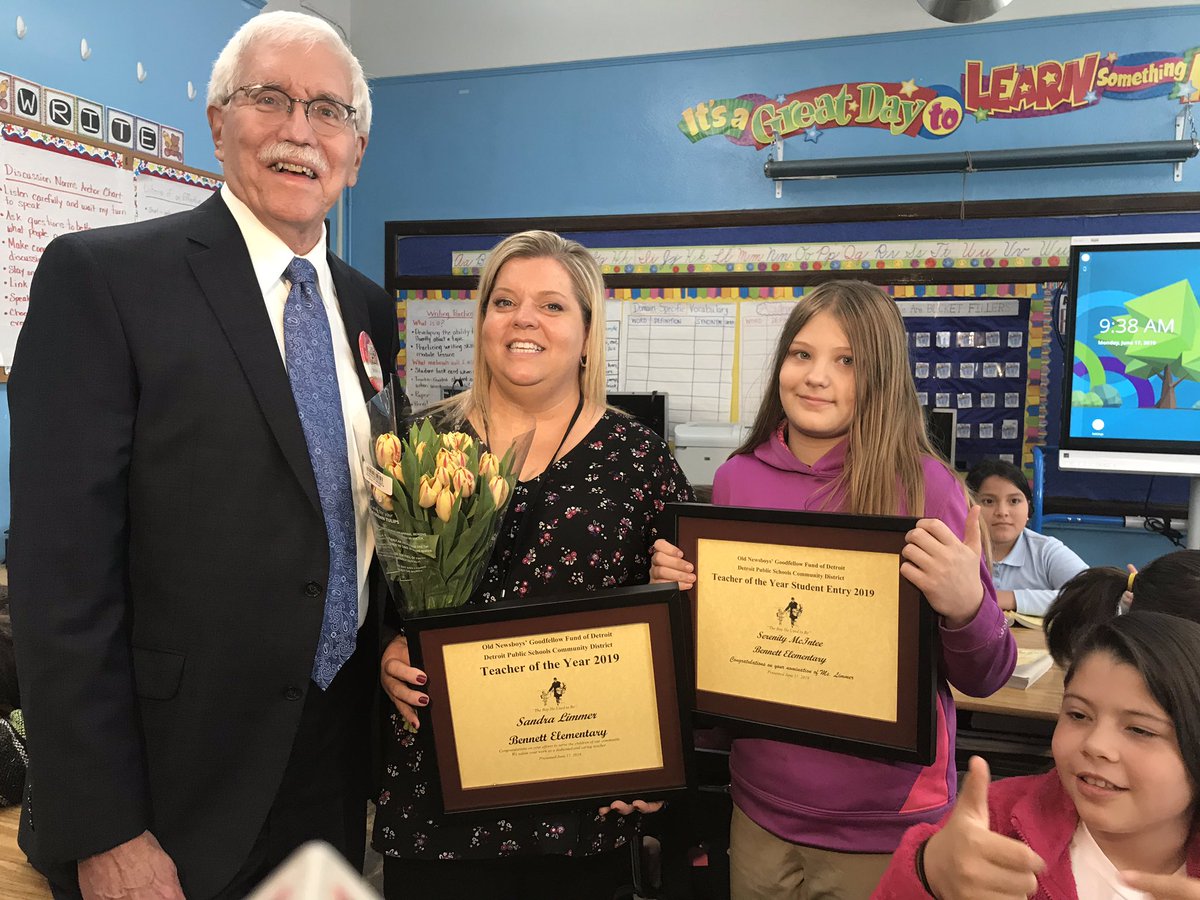 VickiethomasWWJ's tweet photo. A BIG surprise for a teacher and a student here at @Detroitk12 #BennettElementary in Southwest @CityofDetroit. @DetGoodfellows I’m live on @WWJ950 at 10:30. Listen live https://t.co/rjkMApPyfq https://t.co/YGT5V1vGSL
