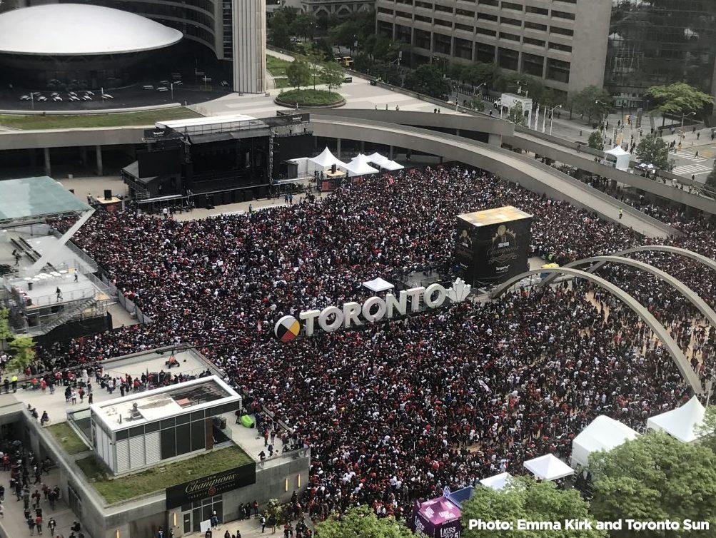 TrilliumGift's tweet photo. An estimated 2 million fans are out for the #RaptorParade. Imagine if they all signed up for organ donation? That would make 50% of Ontarians registered donors! Show that #WeTheNorth! Register for organ and tissue donation at https://t.co/DJAoTPMYxy https://t.co/9PGFxgpqiM