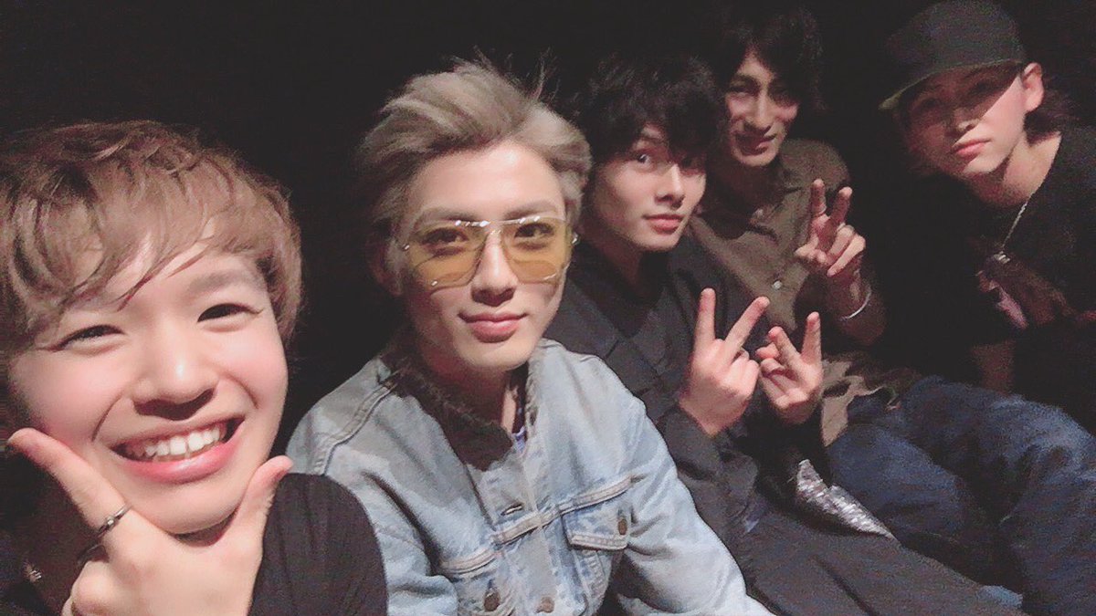 2BE1_machindaaa's tweet photo. ダーリンライブ
ありがとうございます😊

来てくれたみんなありがとう(๑˃̵ᴗ˂̵)
全力で赤❤️振ってくれて嬉しかた😆
凄くニシガキさんのMC勉強になるな〜って思えました😌
天下舞装さんもMCお疲れ様です‼️

H@ng_oveRさんと天下舞装さんと撮らせていただけました🥰❣️
たくと君😋
翼君と今日は変顔で🤪☀️ https://t.co/QITPnsGjus