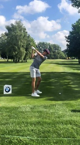 esmuellert_'s tweet photo. Today i have played a round for my charity Nicolaidis YoungWings Stiftung. Thanks to Dr. Christian Näther, @philipplahm and Marcel Siem for the fantastic support 👏🏌🏾‍♂️😀👌 #golf #youngwings #eichenried #esmuellert #charity https://t.co/cDXPX4ukkE