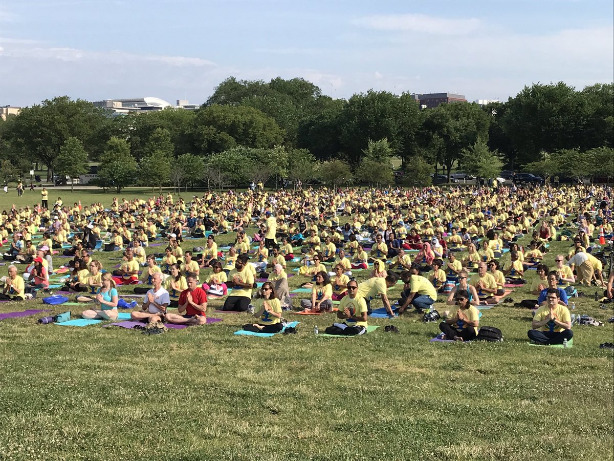 americameditate's tweet photo. Have you taken the #OmChallenge? Are you prepared to #OutOm your friends for #Peace? Loved the day on the #WashingtonMall for the #InternationalDayOfYoga2019 View OmChallenge Video HD https://t.co/MbhBJN26CH @Conscious_Good @OhMyGOFF @MaliPhonpadith @SRuhle https://t.co/bLzyxqxwDg