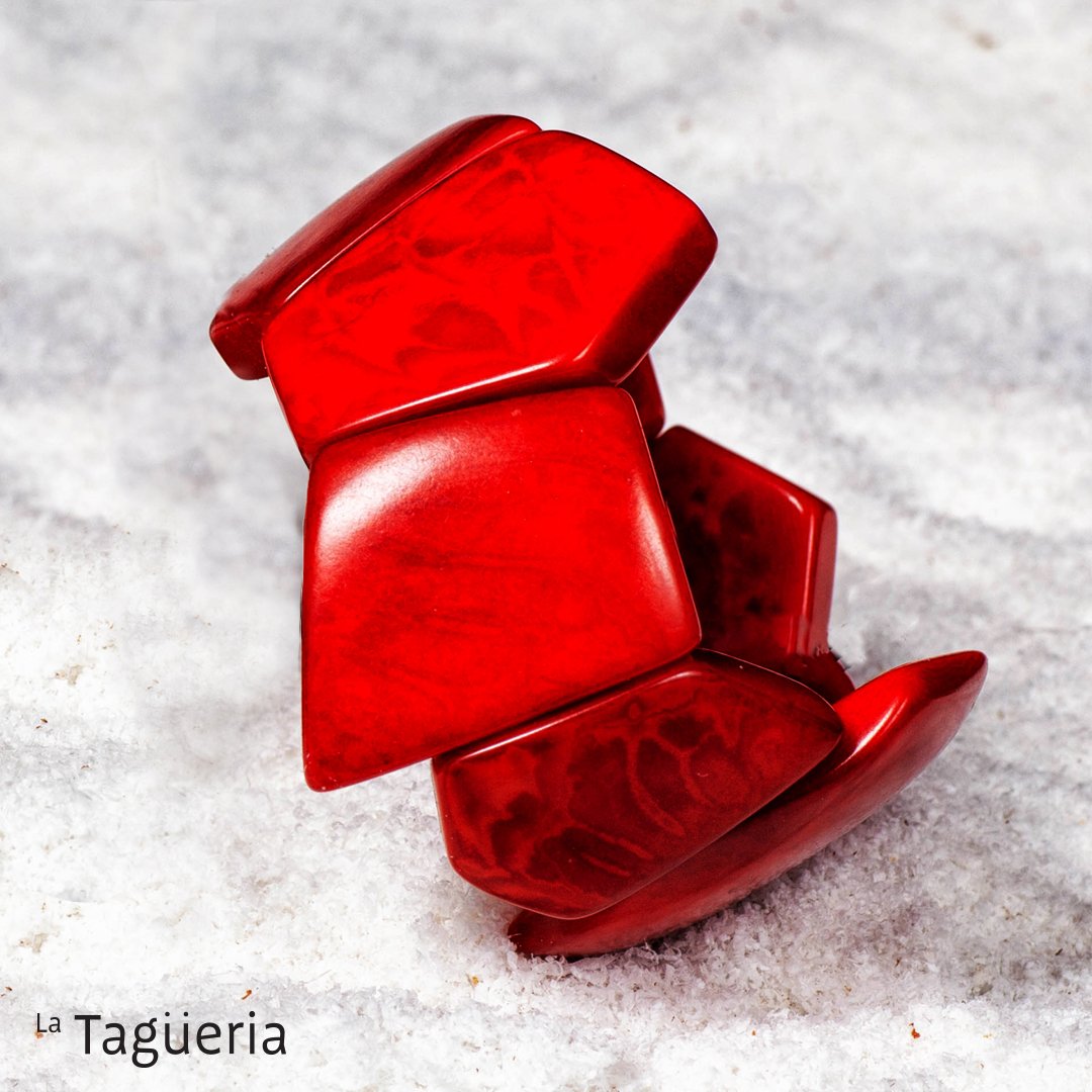 Pulsera Lomos.
•
•
•
•
•
#tagua #corozo #taguajewelry #ivoirevegetal #womenartisans #bijoux #vegetableivory #ethical #ethicalfashion #accessories #bijouxcreateur #handmade #naturaljewelry #handcrafted #タグア #タクア… instagram.com/p/By0C3zpIzlU/… …
