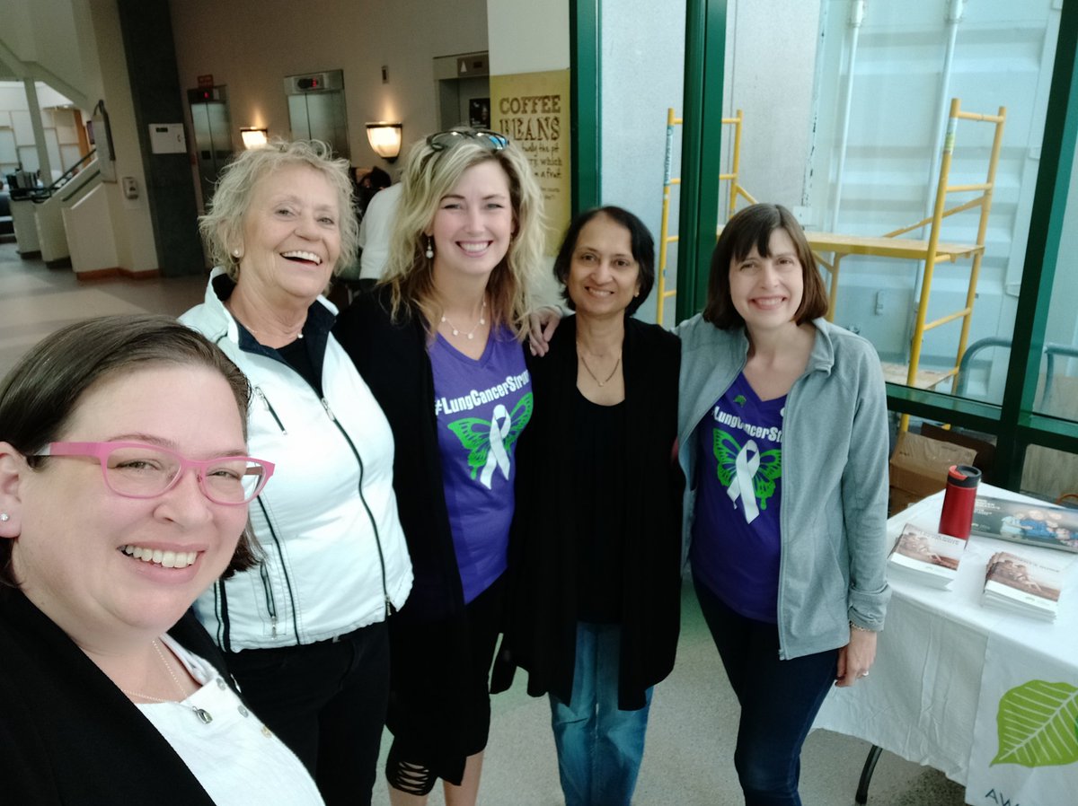 We are here at @TheOttawaHospital Cancer Centre, raising #lungcancer awareness and sharing #hope. Come say hello! @A_Redway @Kamacintosh @pwheatleyprice @Garth_Nicholas1