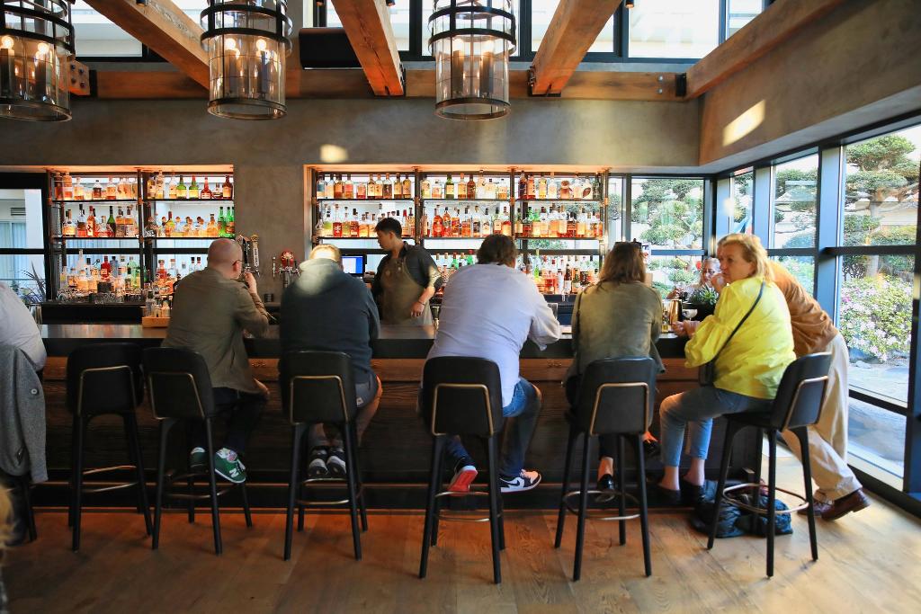 "The Bar at the Hotel Kabuki in Japantown has made price point a means of reaching a local clientele." Thank you to the <a href="/nytimes/">The New York Times</a> for the wonderful feature and photos of our lobby bar. #newyorktimes #visitsanfrancisco #jdvhotels #hotelkabuki
spr.ly/6011Eq8Hx