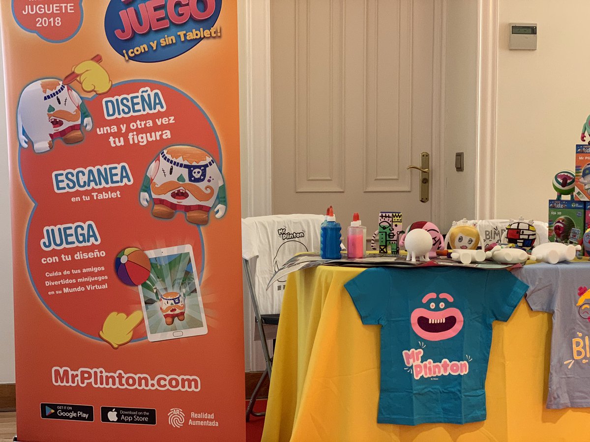 mrplinton's tweet photo. Espectacular el evento con @Iberia y @Dutyfly1 sobre venta a bordo el viernes! Gracias a todos los que nos visitasteis y gracias a la organización > estamos en el aire < #volar #fly #iberia #kids https://t.co/quUfqRJ7Uo