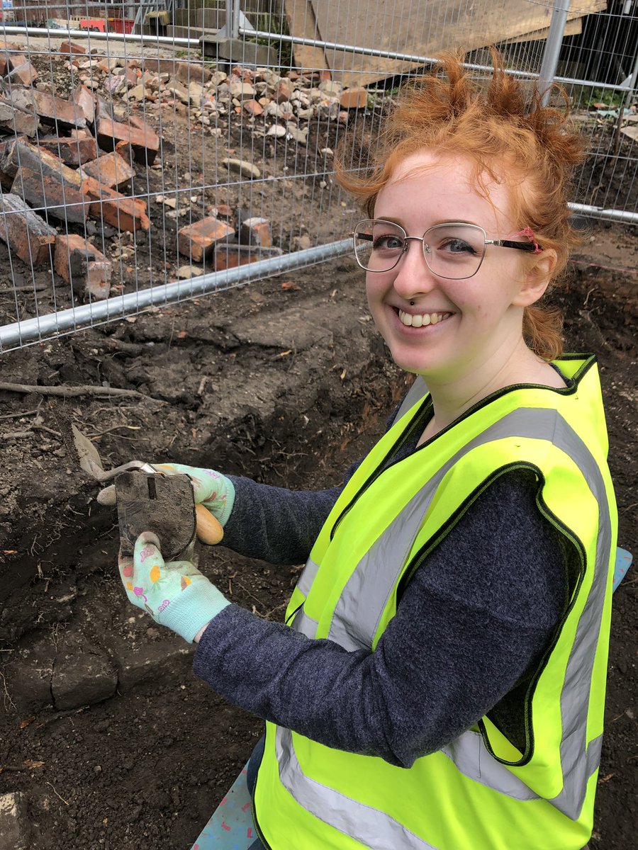 @MuseumLiverpool’s archaeology team are on site at @ListerStepsHub and our #museumfutures digital preservation trainee Abbie made a very appropriately digital find! @nsalinasburton @HeritageFundUK @britishmuseum