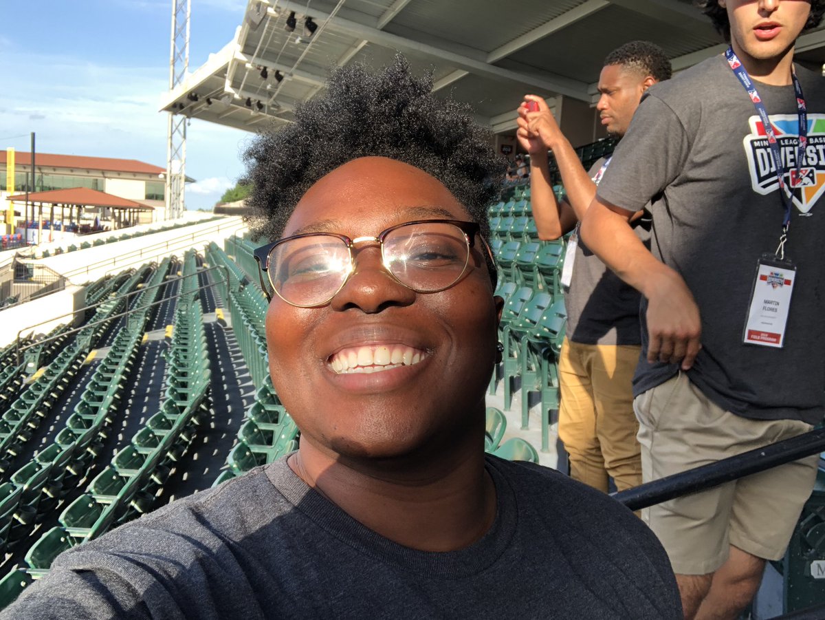 Glover_D24's tweet photo. This past week I was blessed to be apart of the 2019 MiLB Field Program class. It was an experience unlike any other. I will be forever grateful to have been given the opportunity to participate in this program. See you at the Baseball Winter Meetings! ⚾️ #MiLBField https://t.co/ij5IWCfwvU