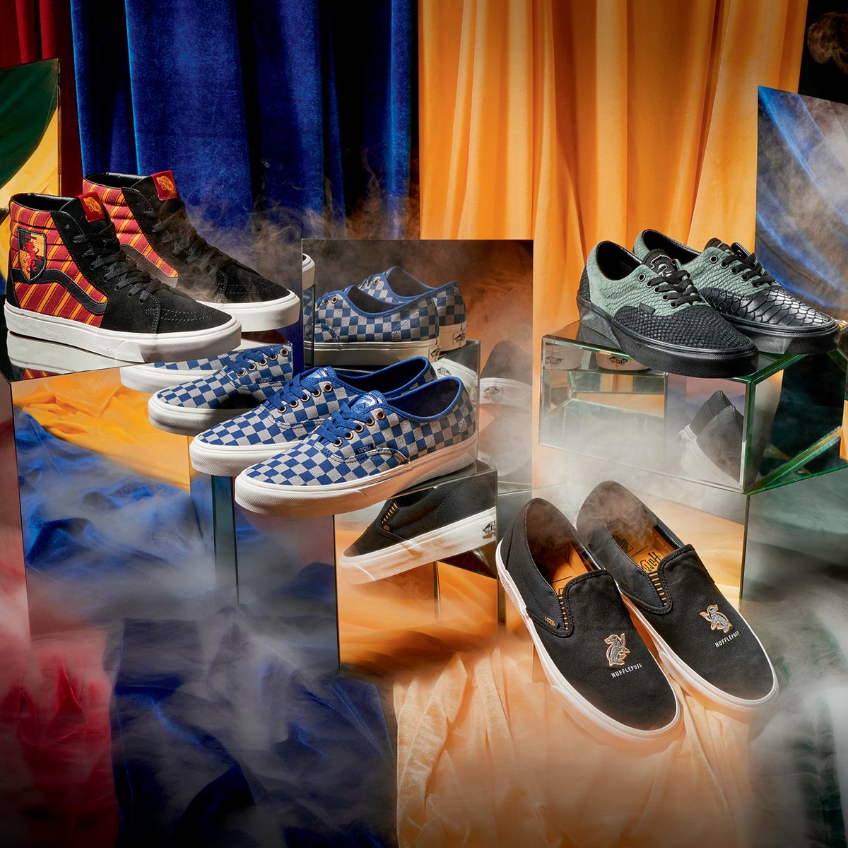 Spartoo_es's tweet photo. ¡Descubre en exclusiva la colección de Harry Potter X @Vans! ¡Solo tienes que elegir el que más te guste y formar parte de la magia! ➤ https://t.co/ykt0s8hsrf ✨ https://t.co/fAuWEsmJyV