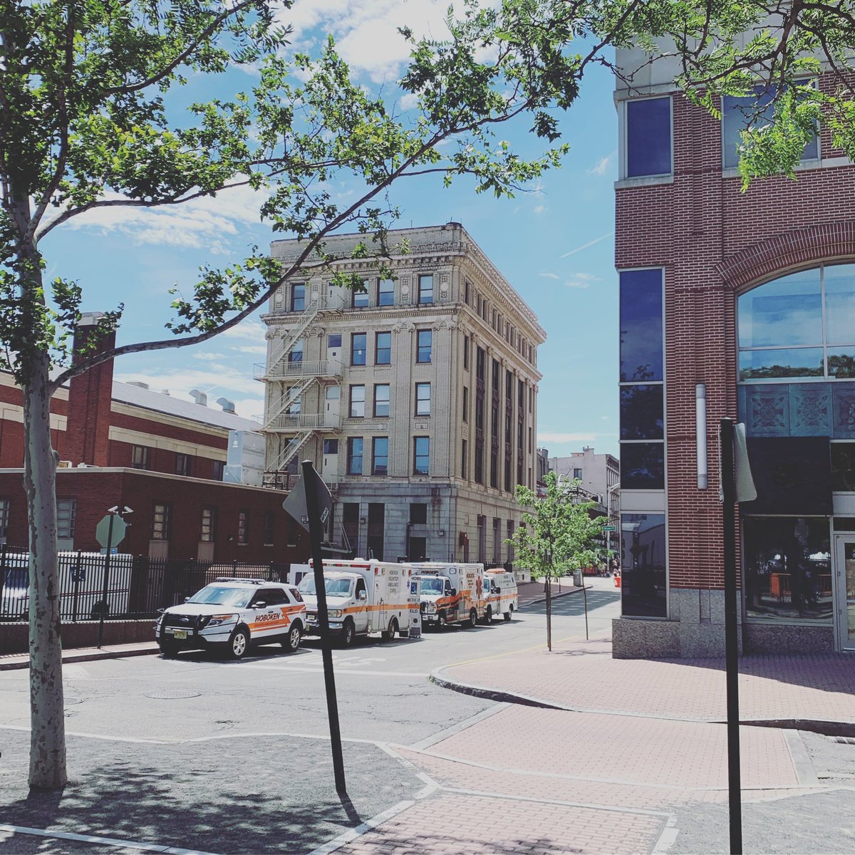 Hoboken_EMS's tweet image. 🚨 PLEASE READ 🚨 Over the weekend, one of our ambulances had some technical difficulties (luckily we have a several 🚑, but they are all needed) — so we need your help now more than ever.  Please donate to our cause: hobokenems.com/product/2019CA…