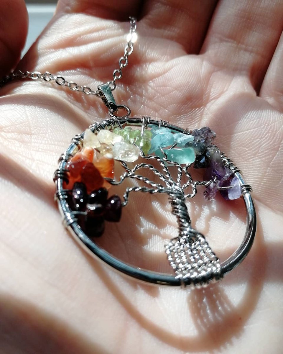 🌈 Chakra Tree of Life pendant + chain🌳
#treeoflife #chakras #treeoflifependant #chakranecklace #balance

newagemusicstore.co.uk/chakra-tree-of…
