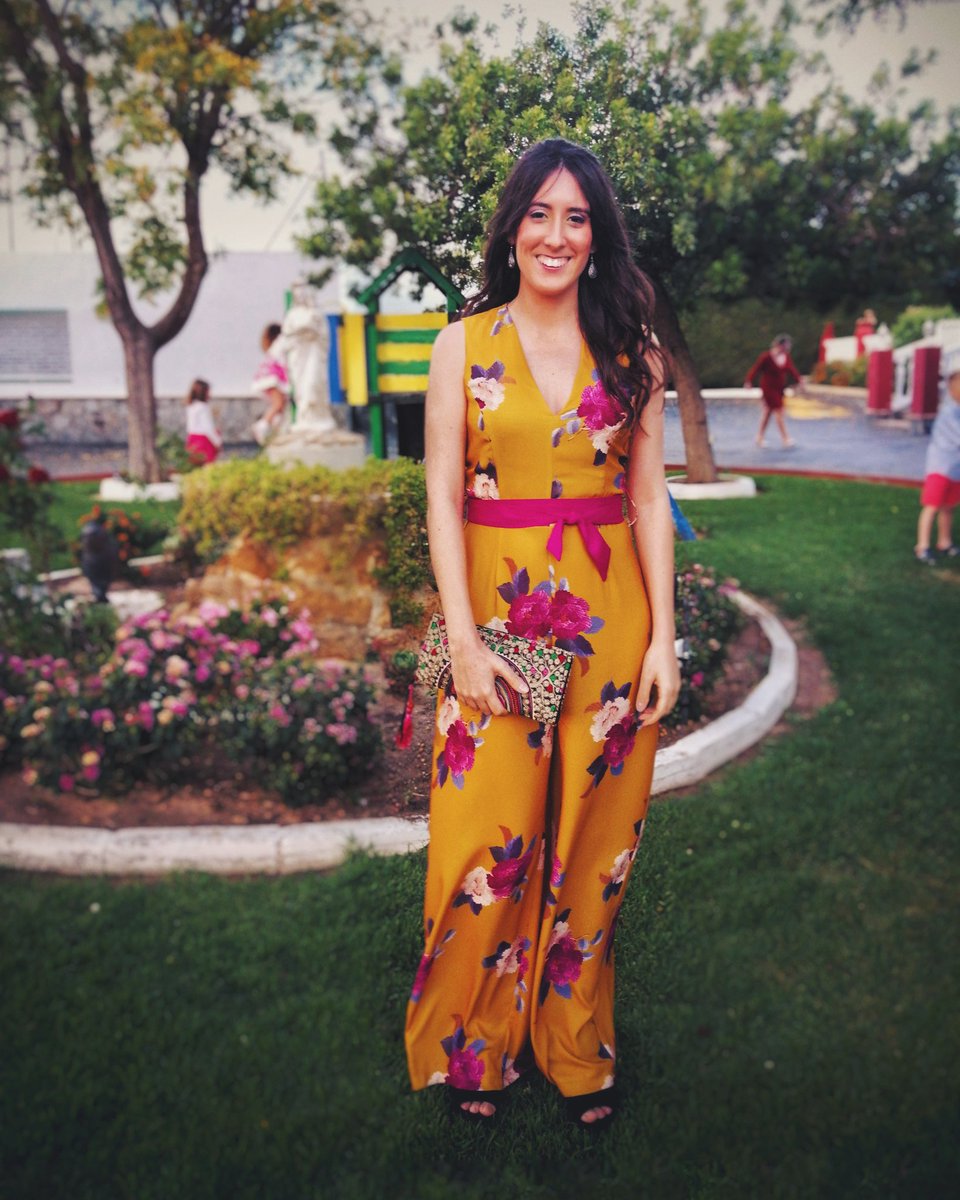 carovargasmusic's tweet image. Lunes y sigo con cansancio de la boda. Me hago anciana 😂 #primis #familia