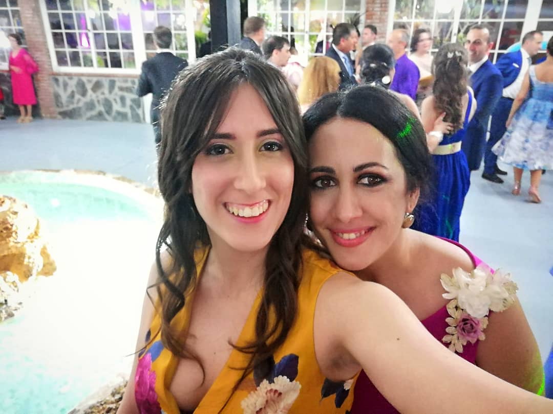 carovargasmusic's tweet image. Lunes y sigo con cansancio de la boda. Me hago anciana 😂 #primis #familia