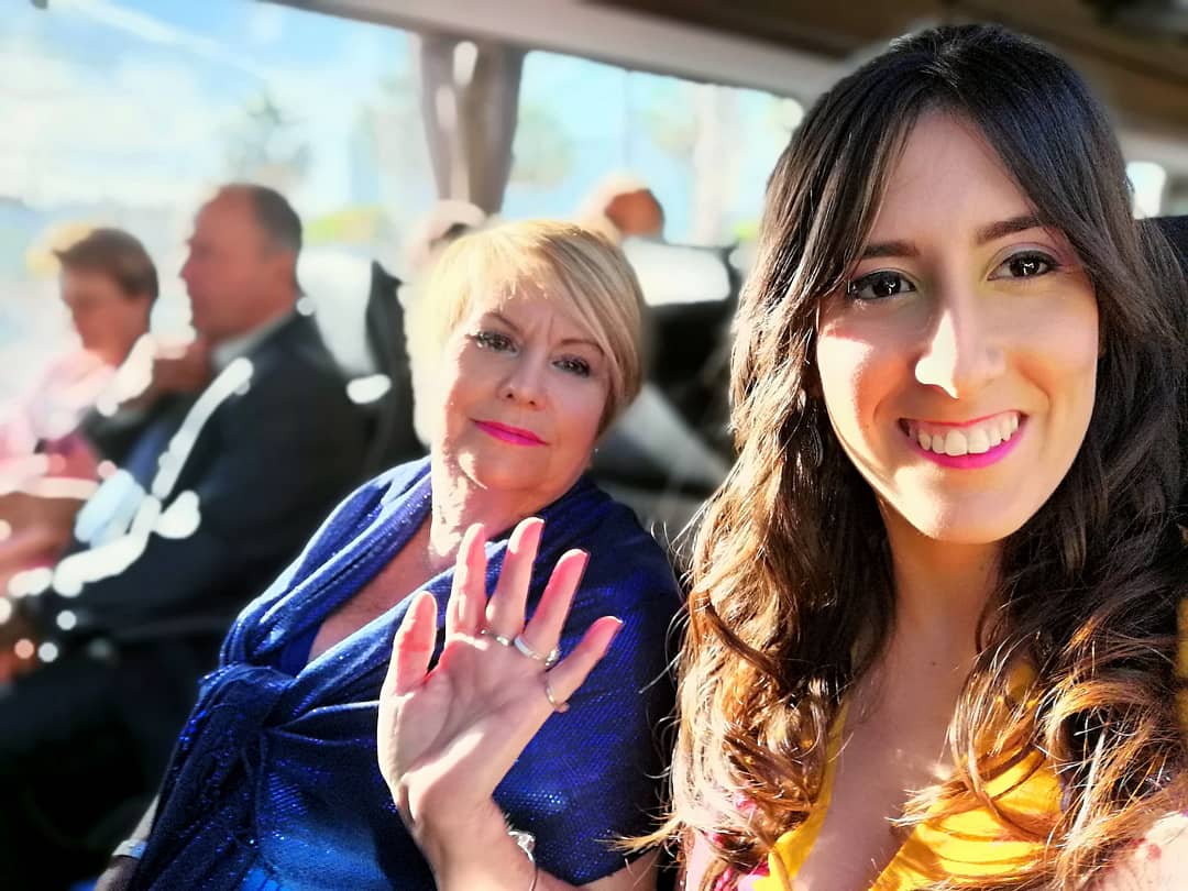 carovargasmusic's tweet image. Lunes y sigo con cansancio de la boda. Me hago anciana 😂 #primis #familia