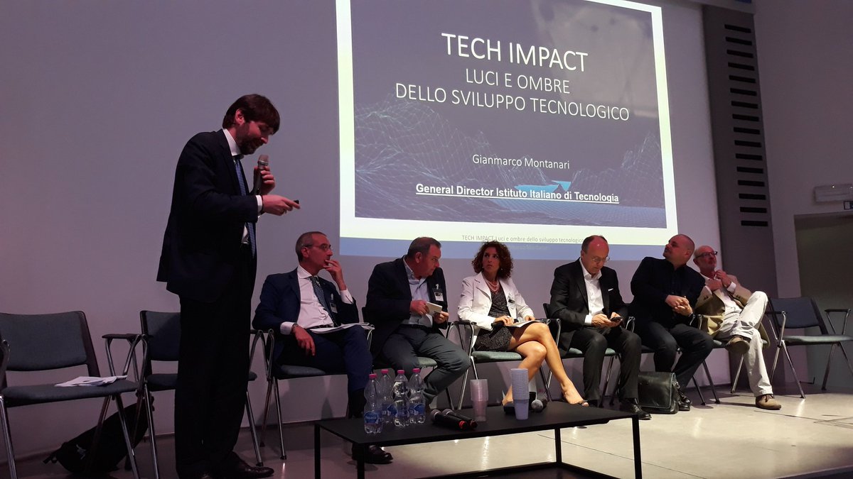 Gianmarco Montanari DG di @IITalk al #LAZIODIGITALE di @TIG_italia. #TechImpact luci ed ombre dello sviluppo tecnologico. Libro nato per ridurre il #technologydivide #Robotics #AI #Genetics @CiscoItalia @Italtel @Exprivia_Italy