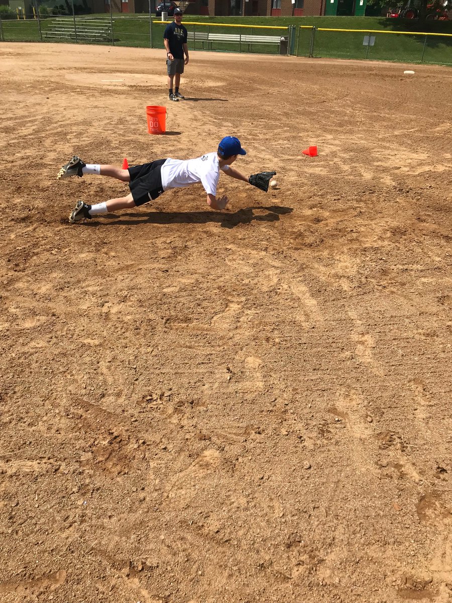 GBC_Baseball's tweet photo. Coach @Galati_Dan working with campers making diving plays⚡️⚡️ #STRIKE #WebGems #FieldingFun https://t.co/HuiWXUdVdh