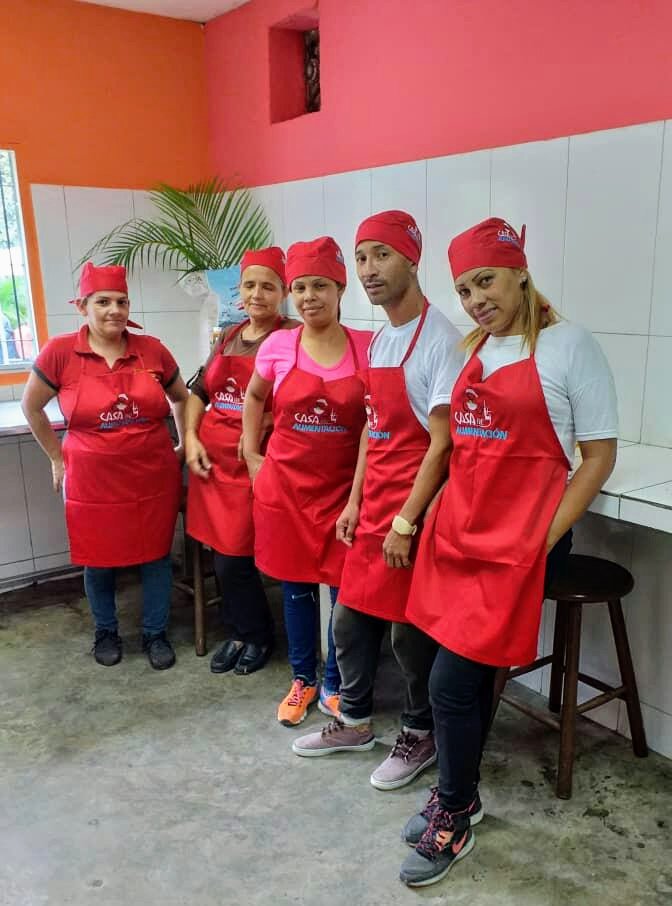 mippci_ven's tweet photo. #17Jun I 📣 ¡La ETIQUETA DEL DÍA! ⏩ #AlimentaciónSoberana

Las casas de alimentación son un espacio dentro de las comunidades para el alimento del cuerpo y el espíritu de nuestros misioneros y misioneras. Es máxima protección al pueblo y un puente hacia la vida. https://t.co/CbZyrZdDAm