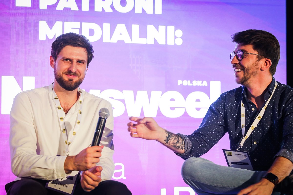 SocialMediaNow_'s tweet photo. Formuła SMW Warsaw jest unikalna. Obejmuje co prawda tradycyjne formy pogłębiania wiedzy (wykłady, panele, konwersatoria), ale wyróżnia ją spośród innych konferencji marketingowych w Polsce, coś więcej. Networking. Swobodna przestrzeń do wymiany myśli, doświadczeń i rozmów. 🙂 https://t.co/um7ljBnCn2