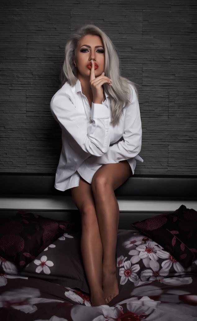 cum_live's tweet photo. Someone knows how to keep a secret! MissCharlotte on Live now! #blonde #cammodel #sex #fetishes #tshirt #redlips #sex #cum #fun #cumexplosionslive https://t.co/cXVxQjPMfy