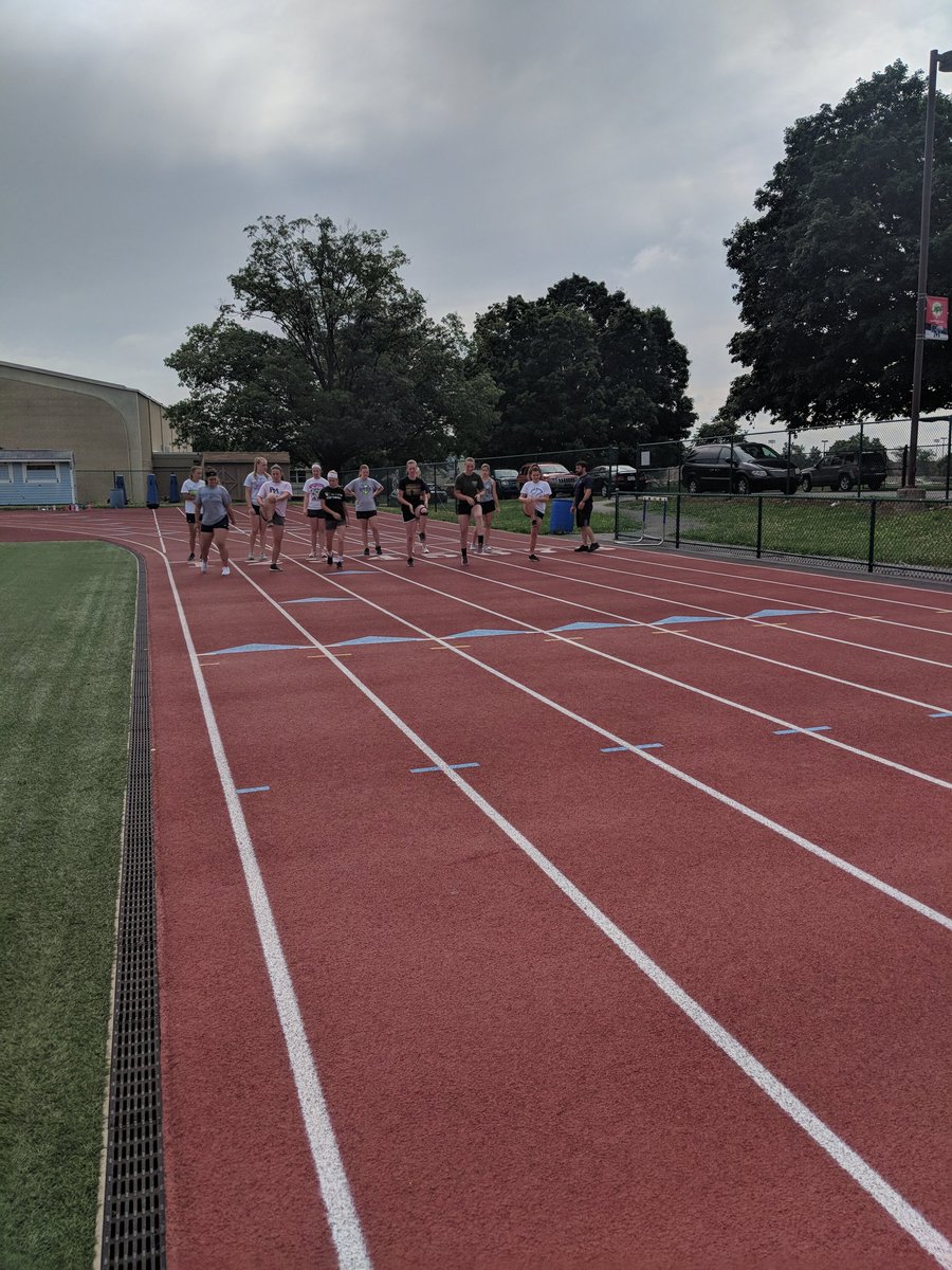 joca944's tweet image. Great first day of summer workouts with these girls! @PMsofty #thereisnooffseason