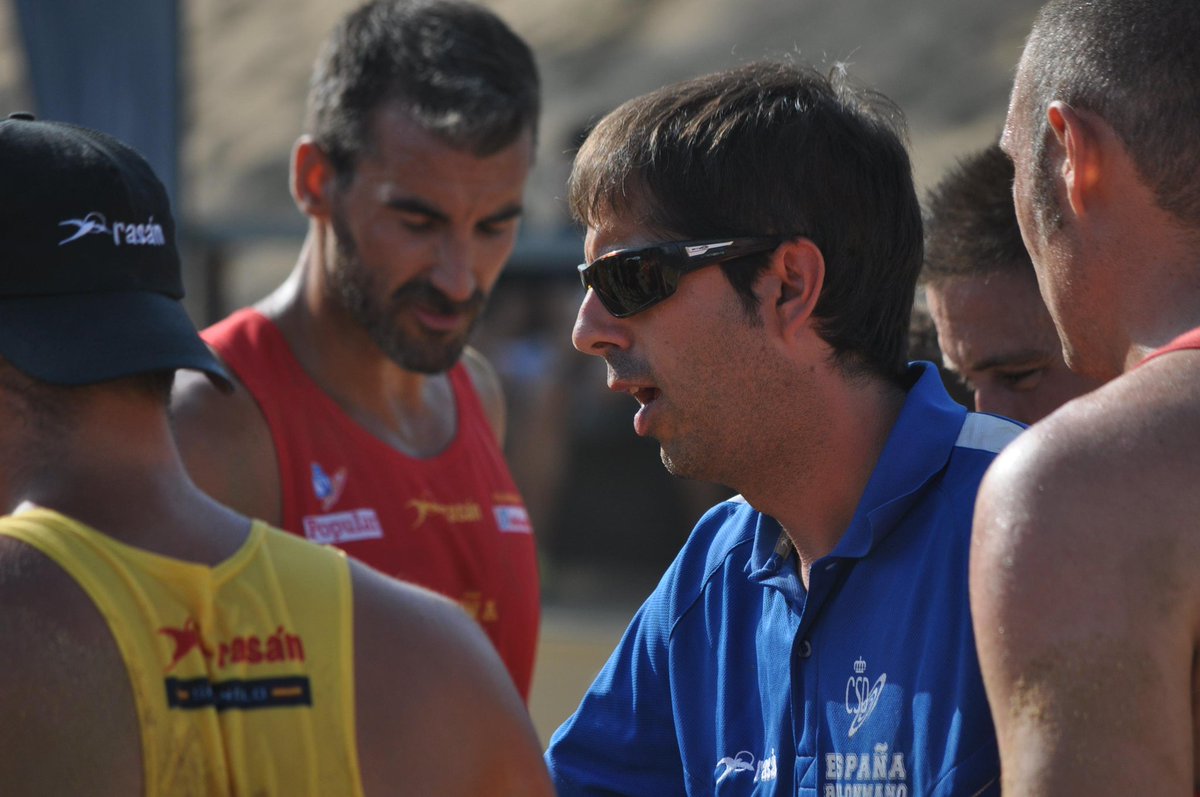 AlaMaderaFM's tweet photo. - #HispanosArena y #GuerrerasArena camino al Europeo
- #EBTFinals2019: Felicitamos a @cats_Almeria y hablamos de @bmplayalcala
- Previa #CESAPlaya2019 @fedmadridbm
- @SLCoaching: charla con @isabolona
- Análisis 18/19 @IberdrolaDHF
- #EHFEUROCup y Fase Clasificación @EHFEURO https://t.co/BPgCDvYH9J