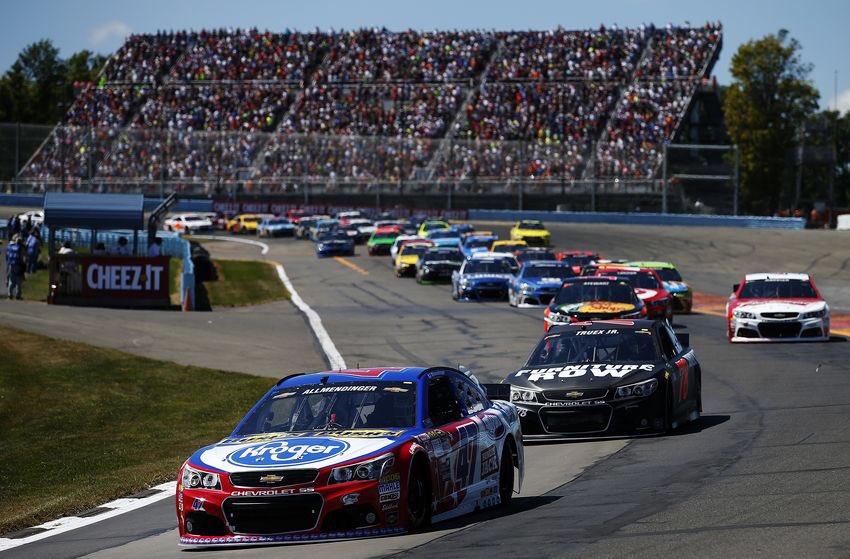 Стадион наскар. Nascar паддок. Гонка наскар кольцевые. Машина гонка. Гонка данных.