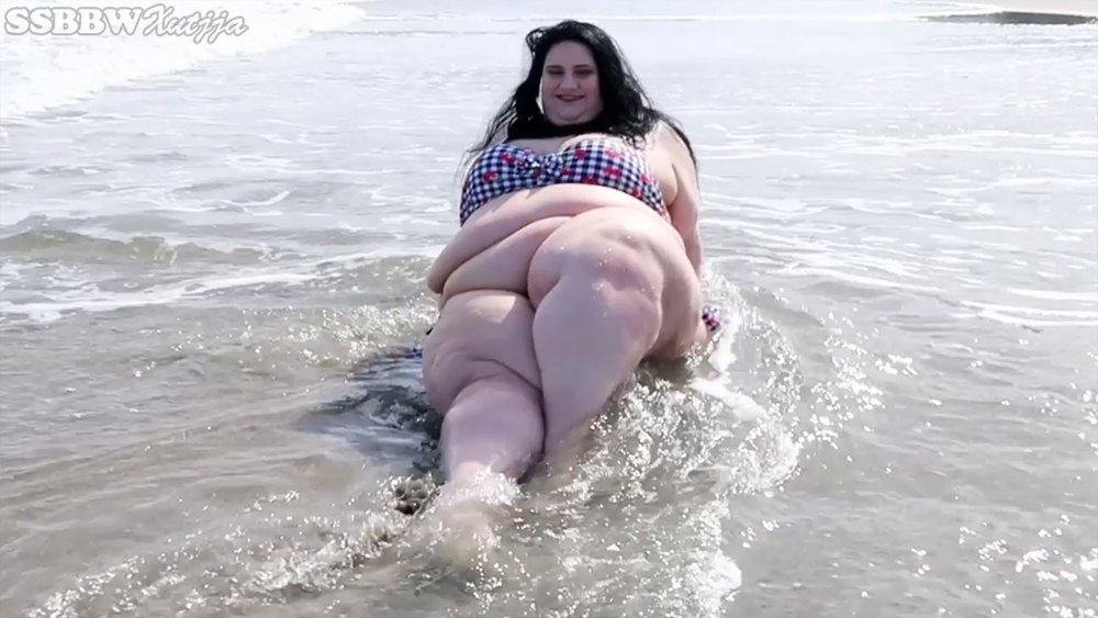 Xutjja (Dangerously Delicious) on Twitter: "Publicly showing off my big  blubbery beach bod! https://t.co/EYzEA2q37y… "