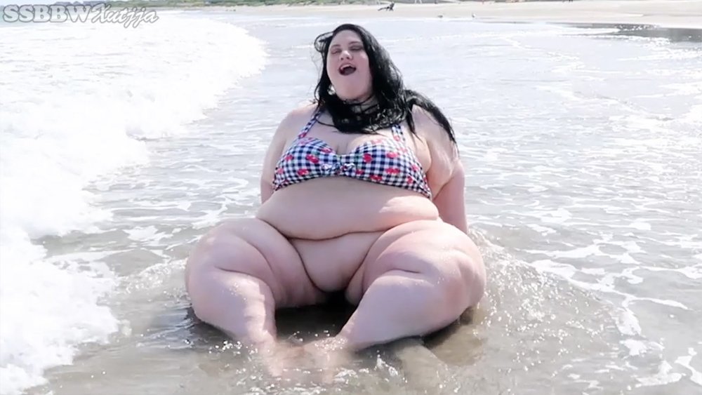 Xutjja (Dangerously Delicious) on Twitter: "Publicly showing off my big  blubbery beach bod! https://t.co/EYzEA2q37y… "