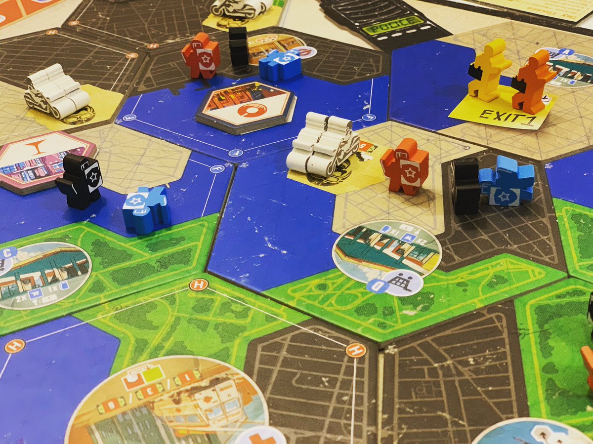 TheMotleyGeek's tweet photo. I kinda loved the multitude of options, and the really tight 9-15 actions the game goes for. I managed to squeeze in 11! Next time, less focus on fixers, more on equipment.
🎲: #EscapePlan
🕋: @EagleGryphon
🧠: #TilePlacement #AreaMovement
#geek #tabletop #bgg #boardgames https://t.co/wPuzqpQuHP