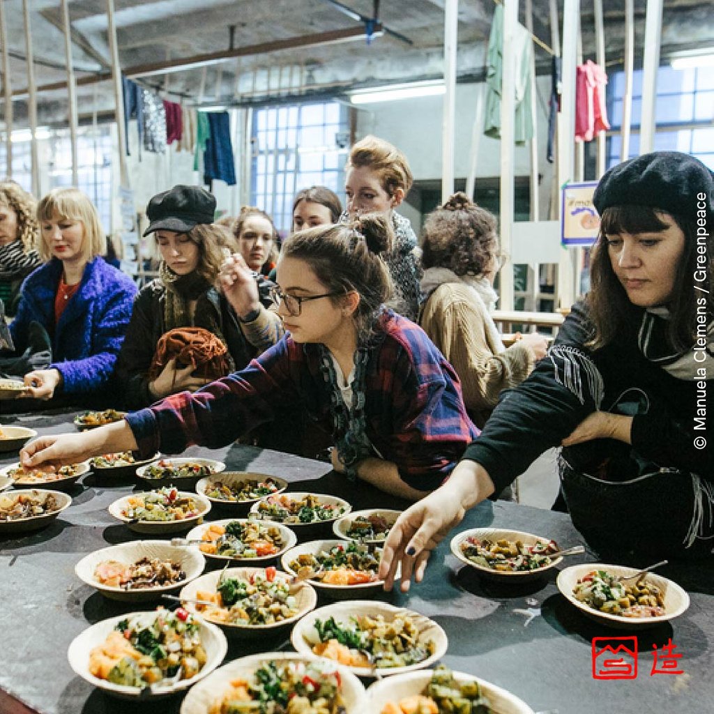 By not throwing away but sharing the 1.3 billion tons of food that is wasted each year, we could feed 10 billion people worldwide. We could end world hunger and save more than 36 million deaths per year.

#FoodSharing #FoodJustice #FoodSecurity #MakeChangeNow