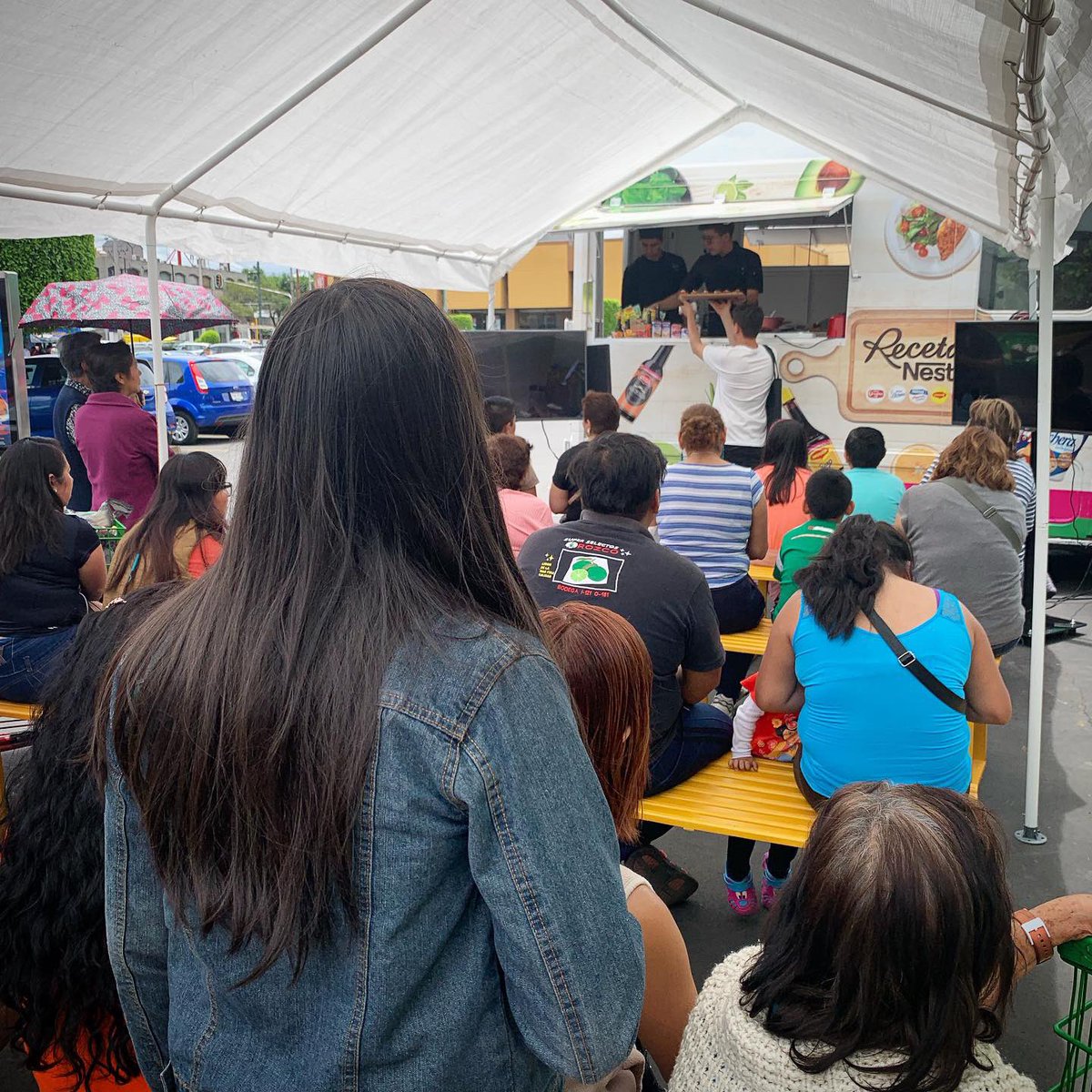 MentaPro's tweet photo. El sabor único de @recetasnestle continúa su recorrido en @BodegaAurrera  🚌🍓🍇🍒 https://t.co/kydwyATv84