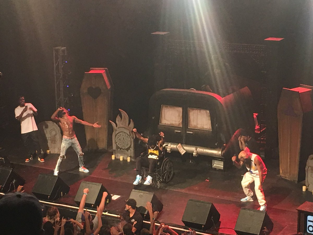 __juliet27__'s tweet photo. A year ago today was one of the best nights of my life honestlyπ©πβ¨ can't wait to see @FlatbushZombies again next monthπ€ #thegloriousdead #vacationinhell #flatbushzombies https://t.co/vuTHUb85nB